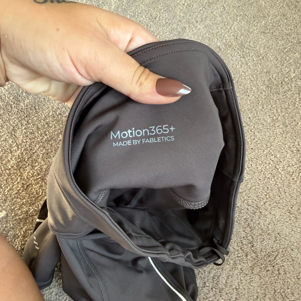 fabletics shorts - Picture 3 of 3